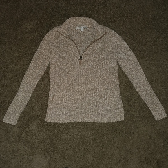 Tommy Hilfiger Sweaters - 🍁Tommy Hilfiger🍁Sweater with half zipper